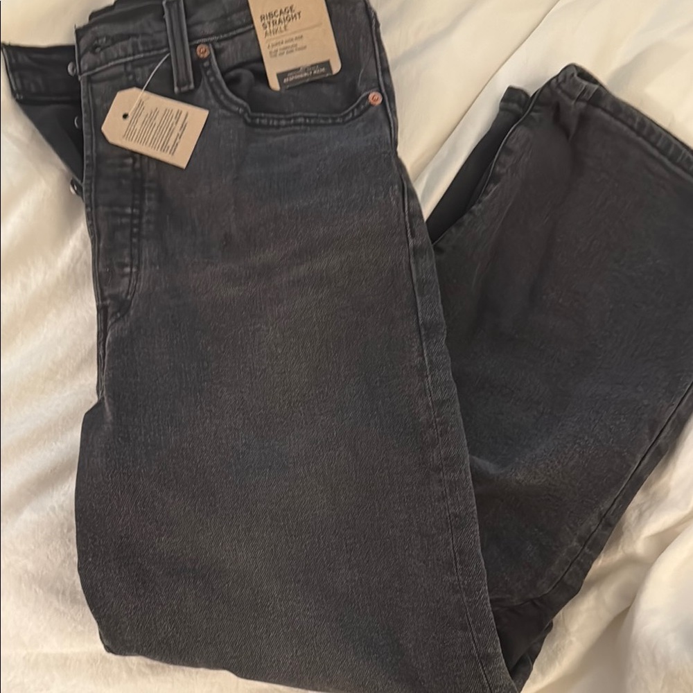 Levi’s Ribcage Ankle Jean